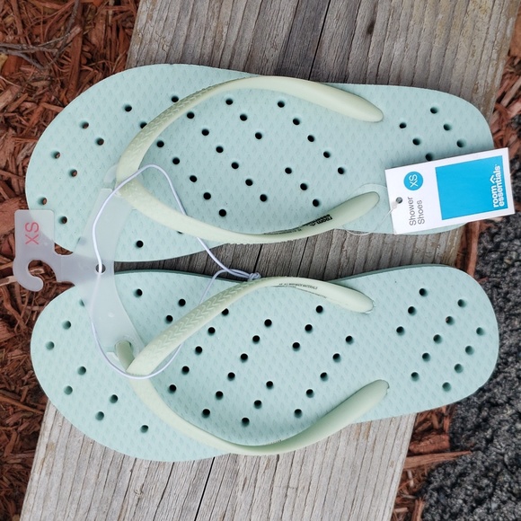 Room Essentials | Shoes | Nwt Room Essentials Shower Shoes Pastel Green ...